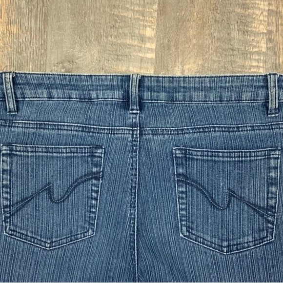 Gasoline Women’s Jeans - Picture 2 of 5